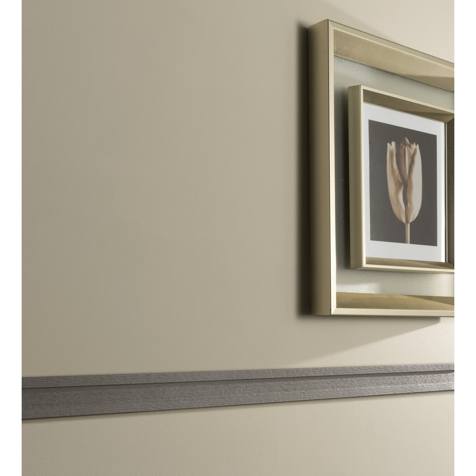 Lincrusta RD1640 Border installed as a decorative wall border in a contemporary interior