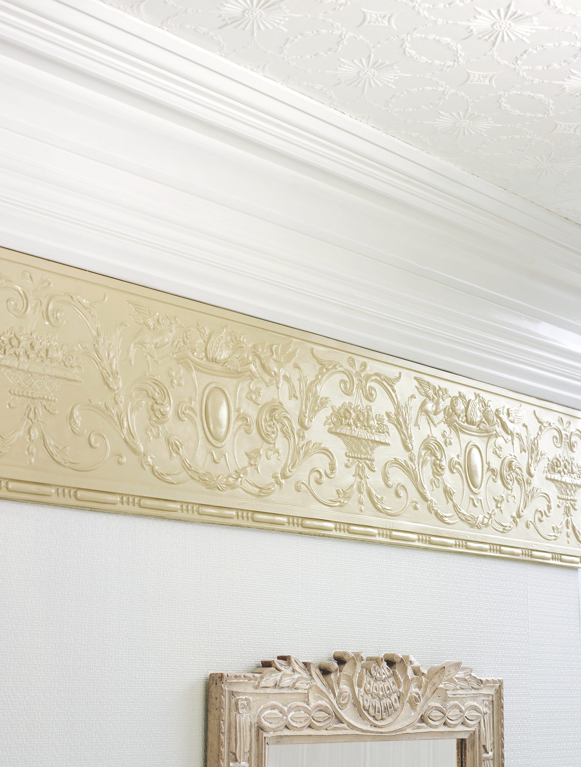 Lincrusta RD1947FR Anne Frieze installed beneath decorative plaster cornice in a traditional interior