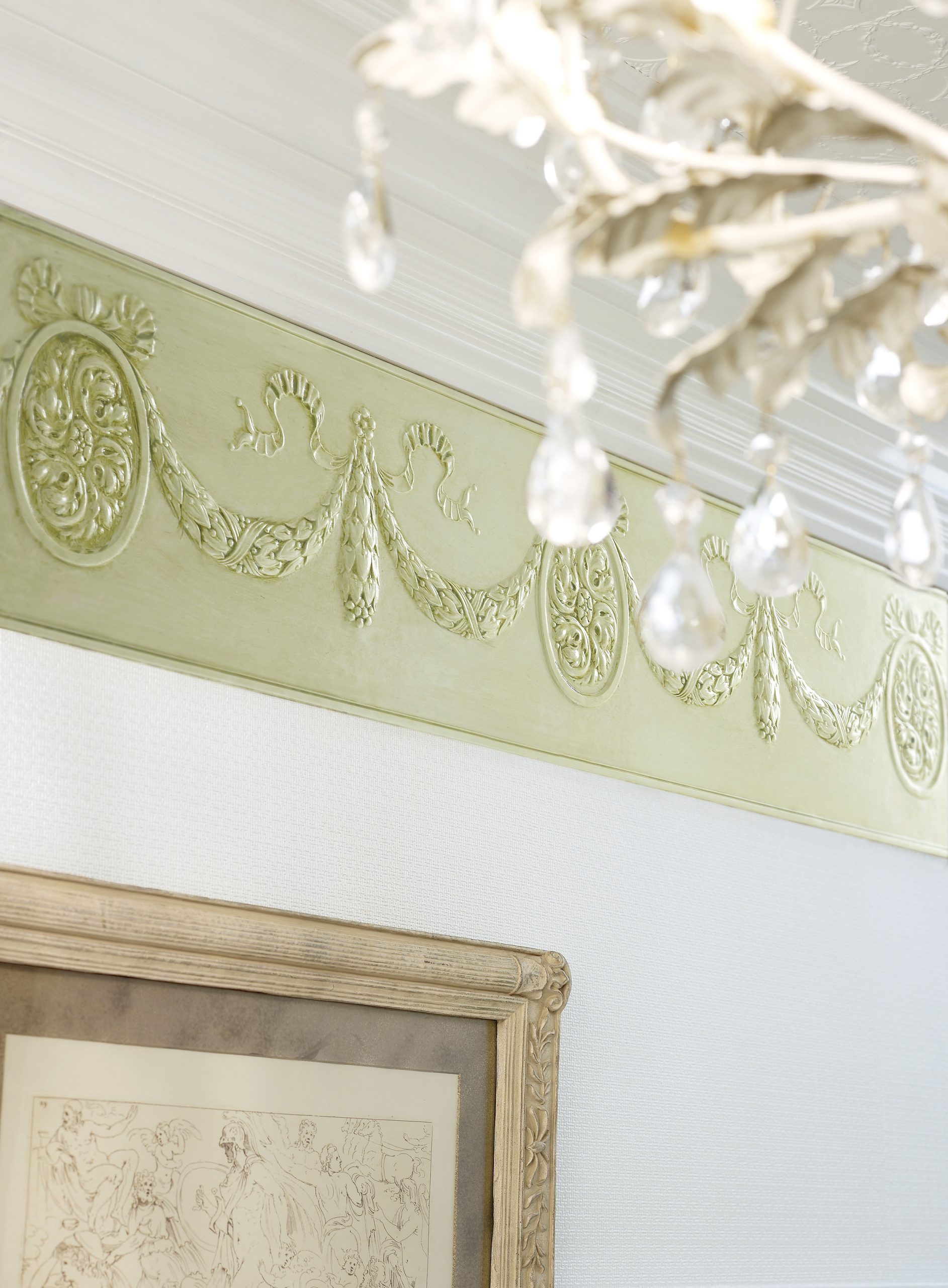 Lincrusta RD1948FR Cameo Frieze installed beneath decorative plaster cornice in a traditional interior
