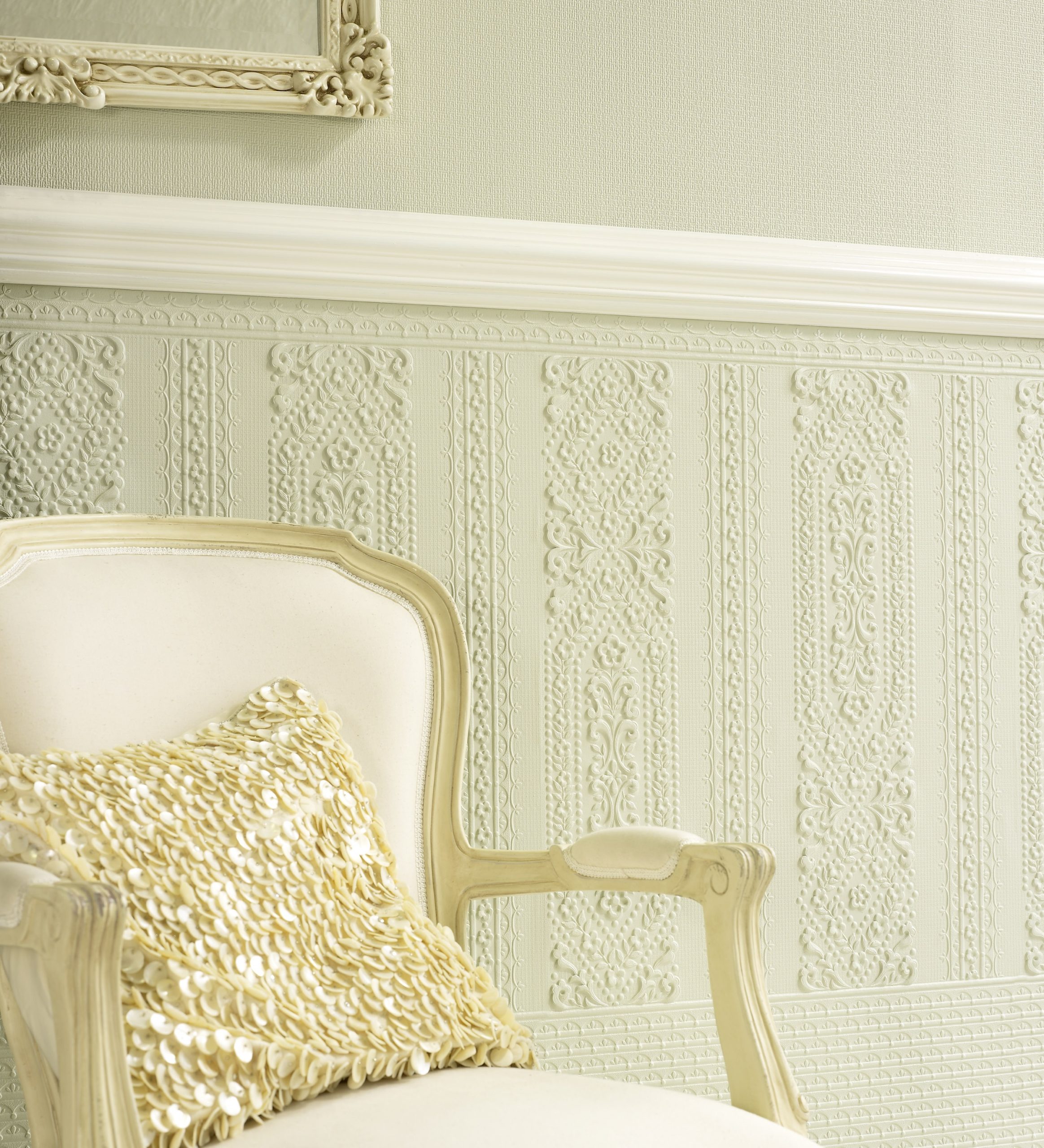 Lincrusta RD1966FR Seville Dado installed as decorative wall panelling in a traditional interior