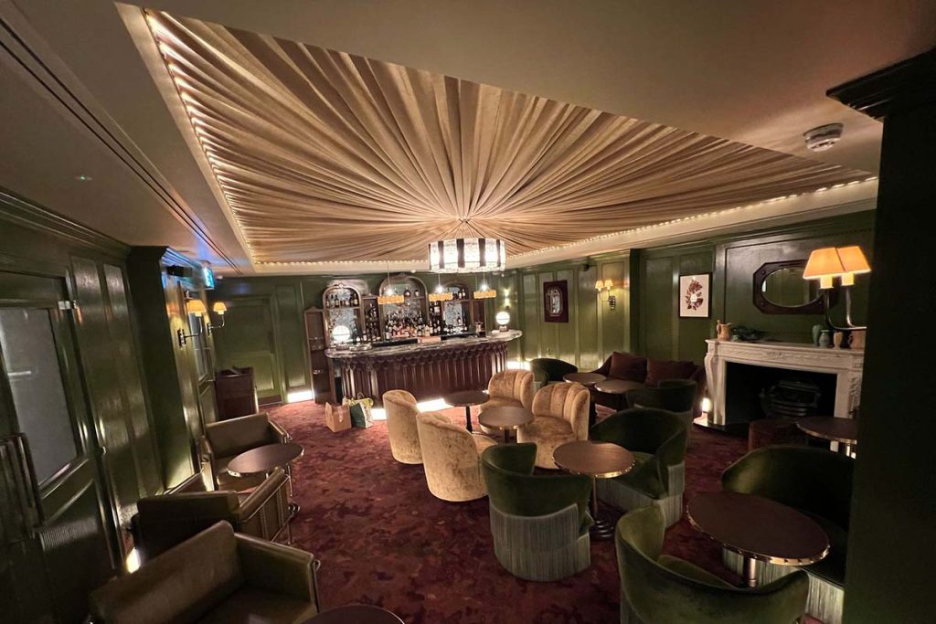 The Demob Bar at The Sloane Club, London featuring bespoke decorative plasterwork, architectural mouldings and luxury interior detailing.