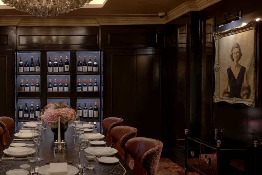 Private dining room at The Sloane Club, London featuring bespoke plaster cornice and luxury interior detailing.