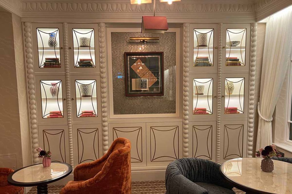 Bespoke decorative wall panelling and handcrafted plaster cornice installed in the Library Bar at The Sloane Club, London.